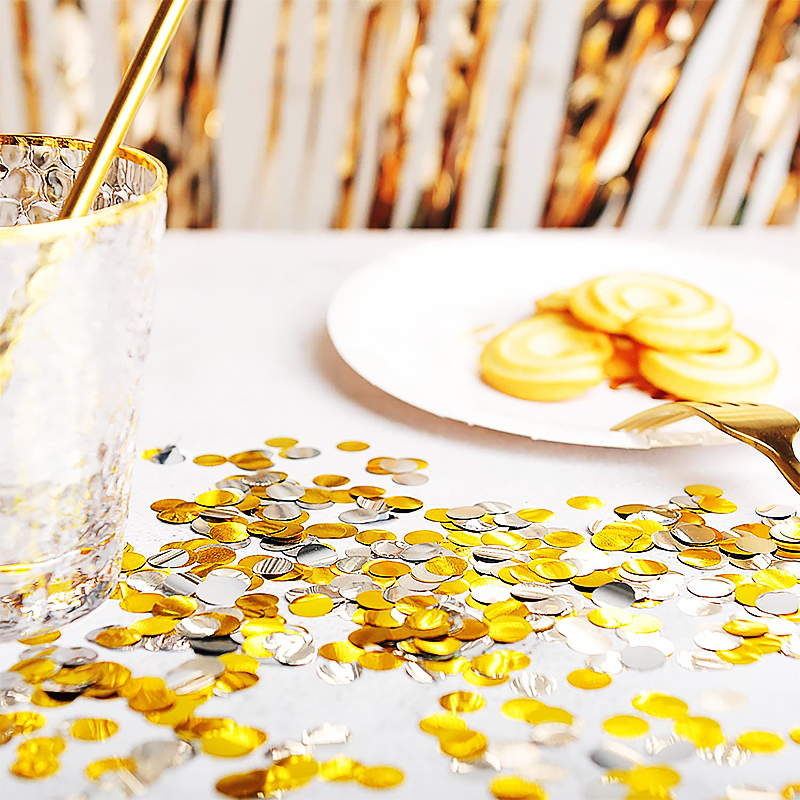 table decoration confetti.jpg